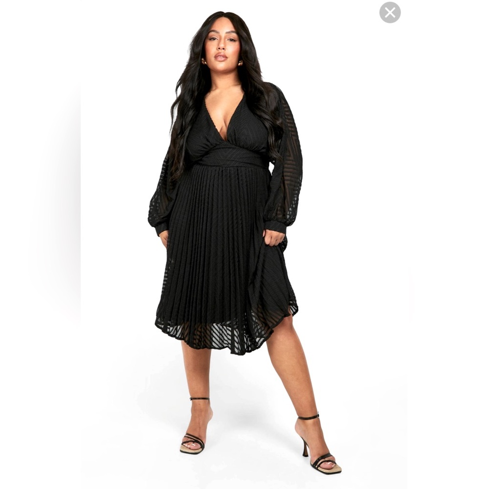 Boohoo MIDI Textured Chiffon Skater Black Dress Plus | Sz US 14